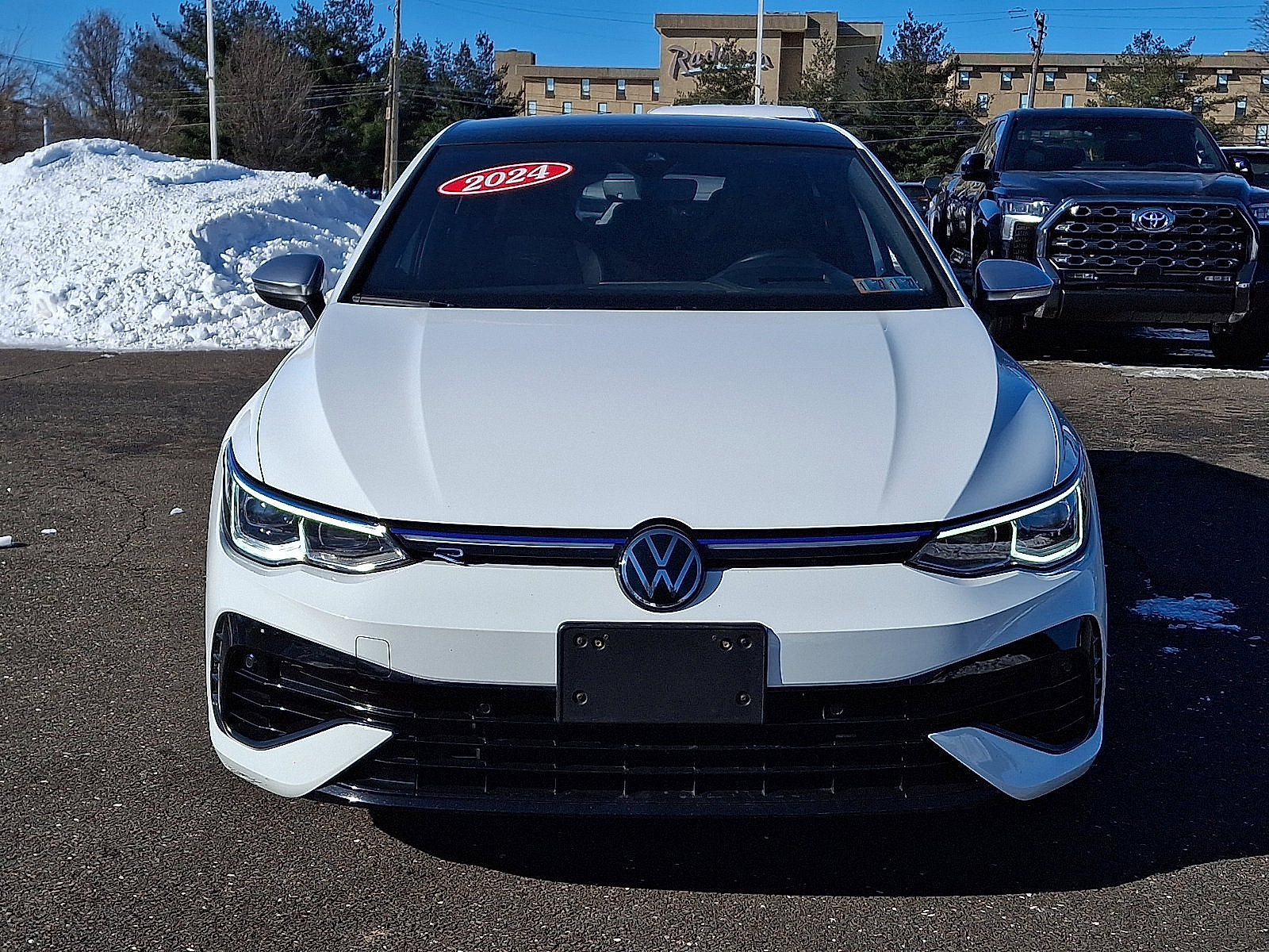 Used 2024 Volkswagen Golf R image 2