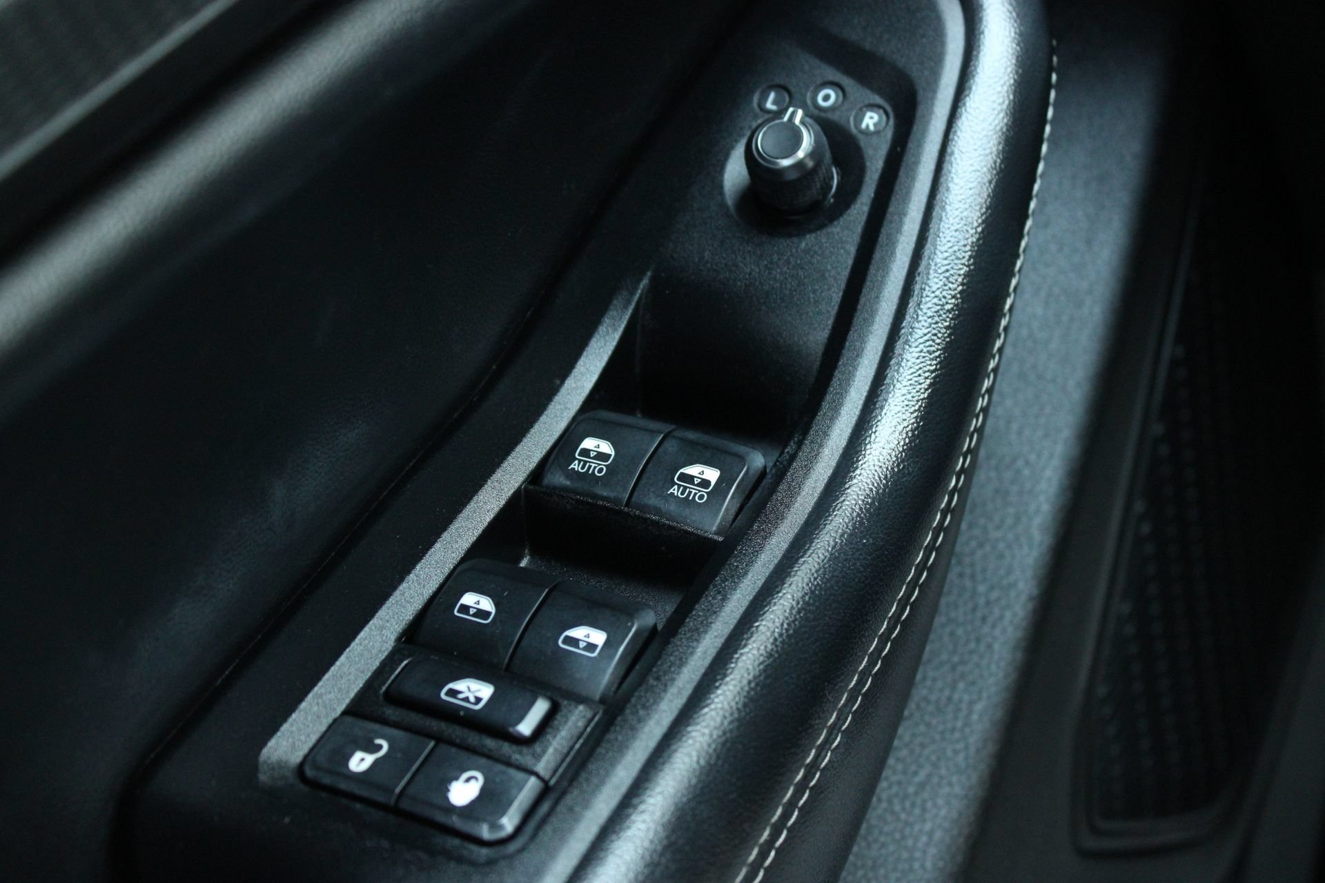 Used 2023 Jeep Grand Cherokee Altitude AWD/4WD image 27