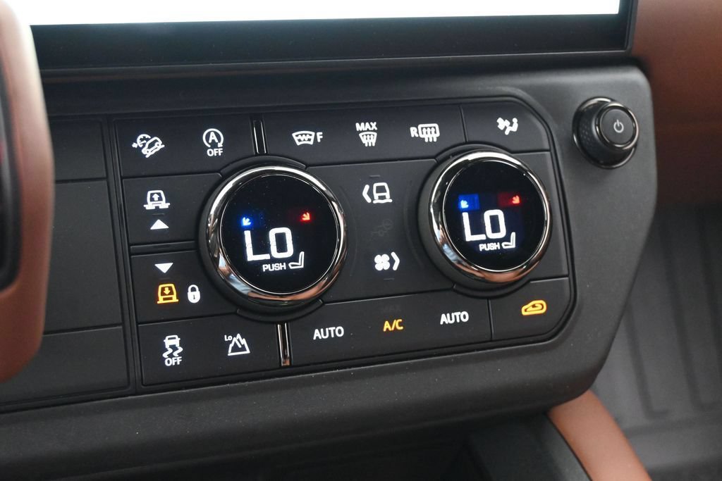 New 2026 Land Rover Defender 110 AWD/4WD image 13
