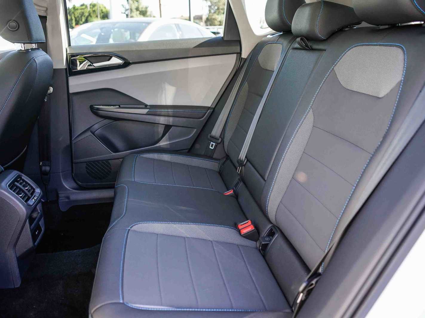 Used 2024 Volkswagen Taos SE AWD/4WD image 18