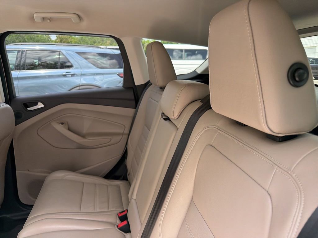 Used 2019 Ford Escape Titanium image 10