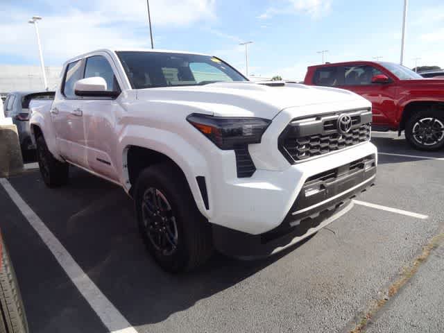Used 2025 Toyota Tacoma TRD Sport w/ TRD Sport Upgrade Package AWD/4WD image 6