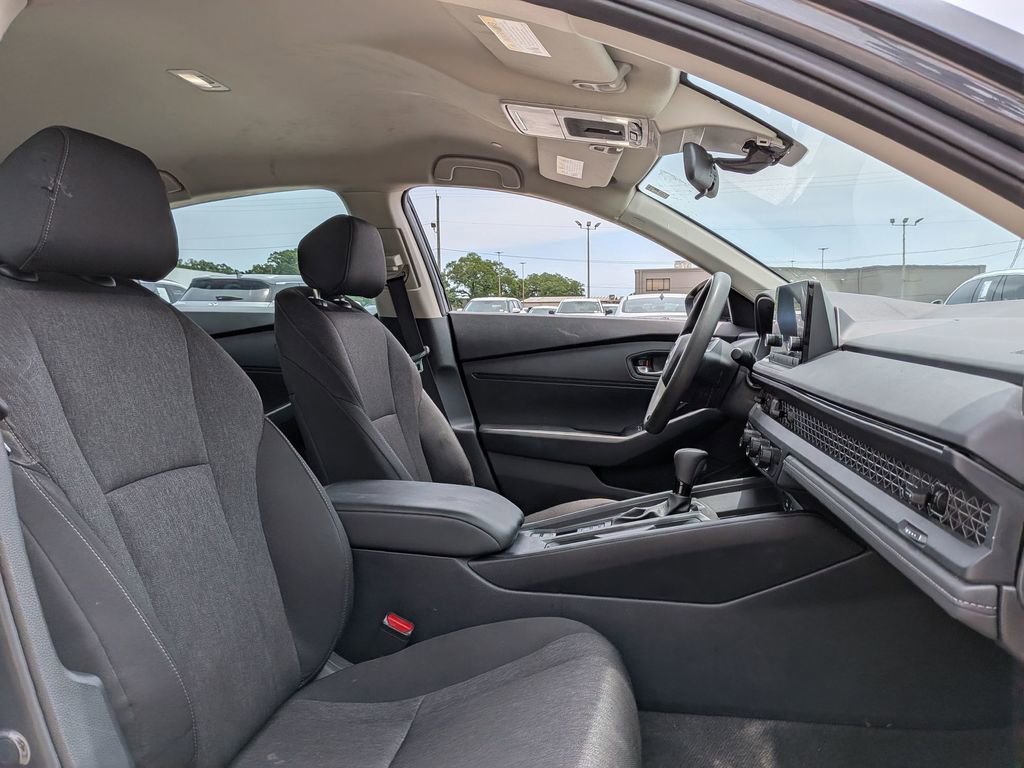 Used 2025 Honda Accord LX image 29