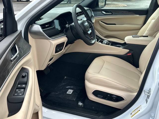 New 2026 Jeep Grand Cherokee L Limited AWD/4WD image 9