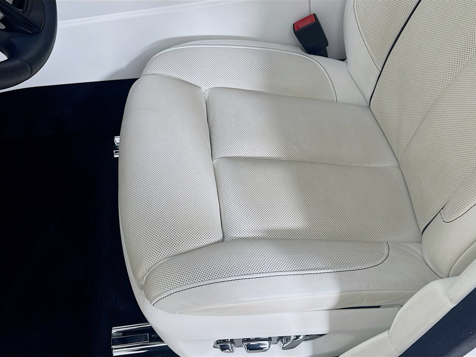 Certified 2021 Rolls-Royce Cullinan AWD/4WD image 19