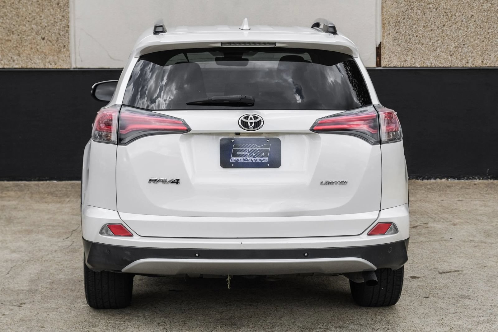 Used 2017 Toyota RAV4 Limited FWD image 9