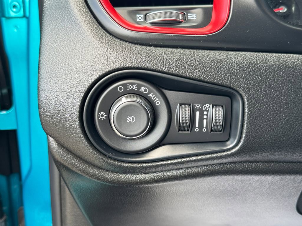 Used 2022 Jeep Renegade Trailhawk w/ Trailer Tow Group image 31