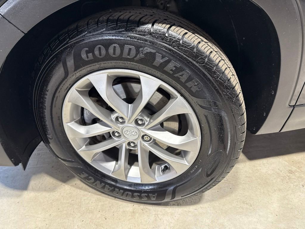 Used 2019 Hyundai Santa Fe SEL AWD/4WD image 2