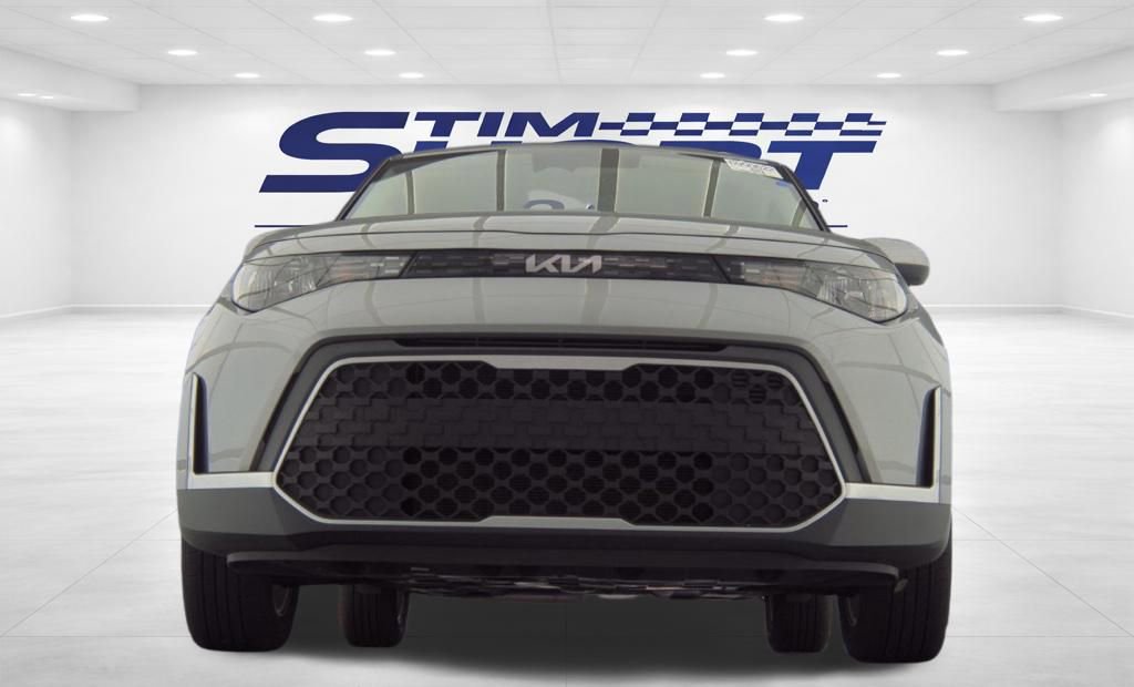 Used 2025 Kia Soul LX w/ LX Technology Package image 3