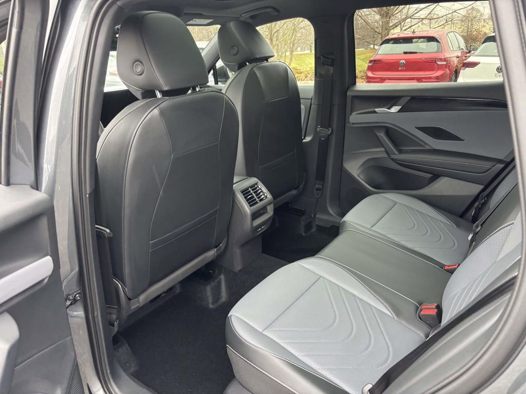 New 2026 Volkswagen Tiguan SE R-Line image 28