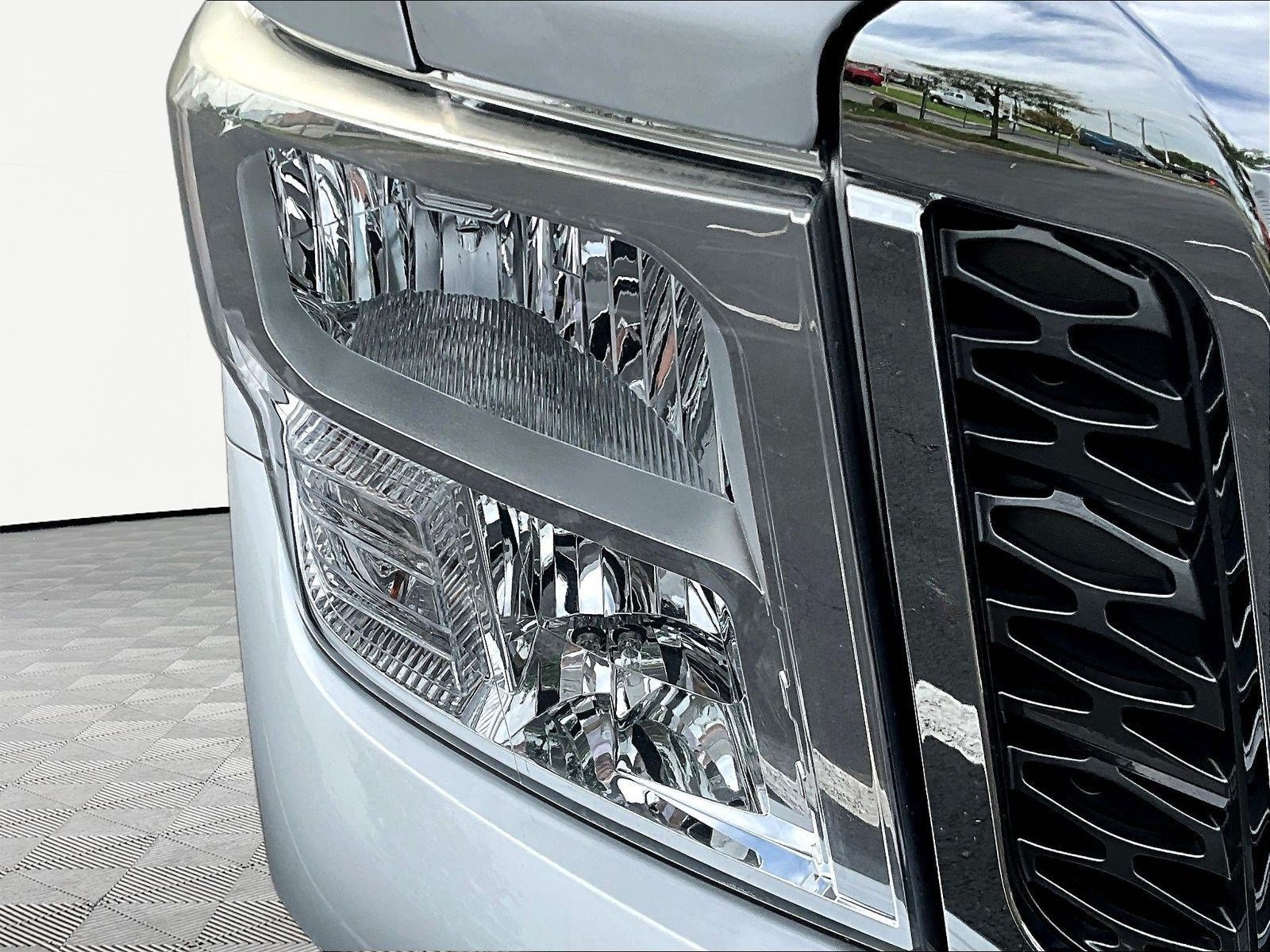 Used 2018 Nissan Titan SV w/ SV Convenience Package AWD/4WD image 28