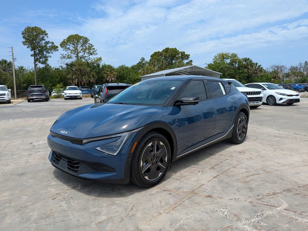 Certified 2025 Kia EV6 Light w/ Light LR Technology Package RWD image 4