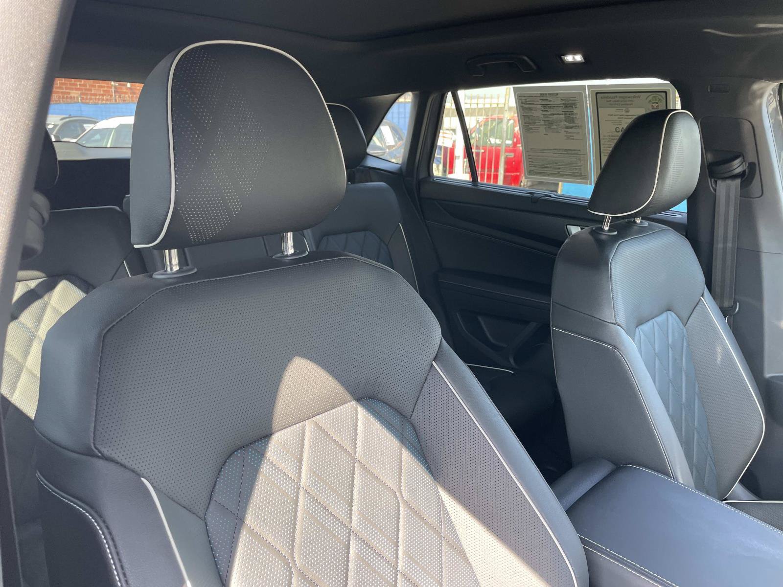 Certified 2025 Volkswagen Atlas Cross Sport SEL Premium R-Line AWD/4WD image 30
