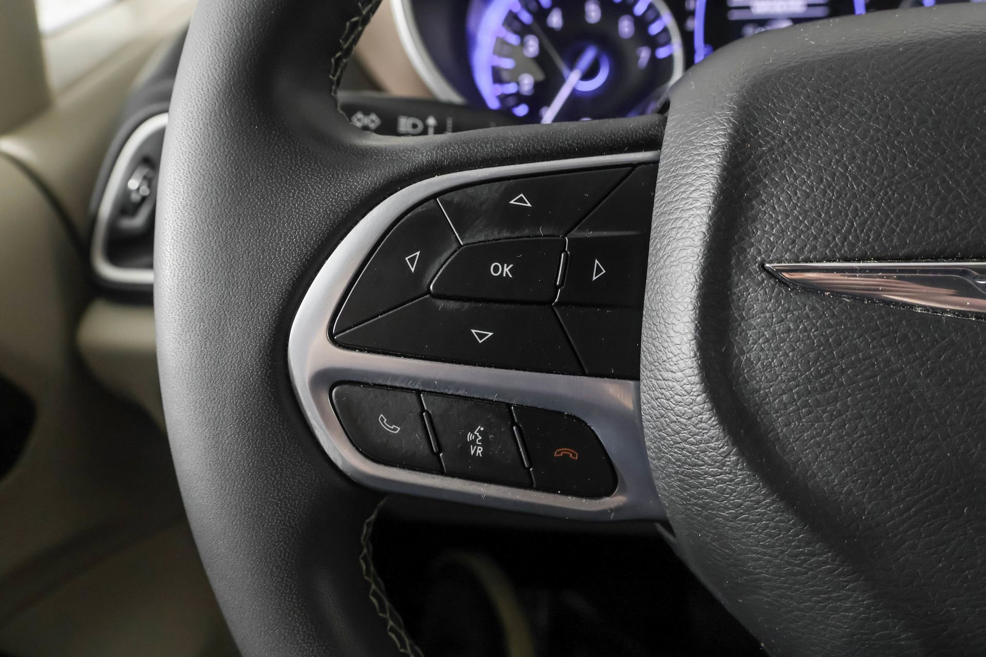 Used 2022 Chrysler Voyager LX image 26