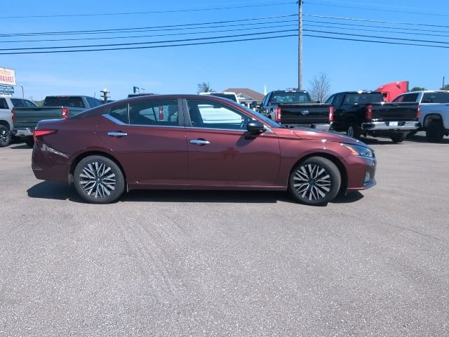 Used 2025 Nissan Altima 2.5 SV FWD image 26