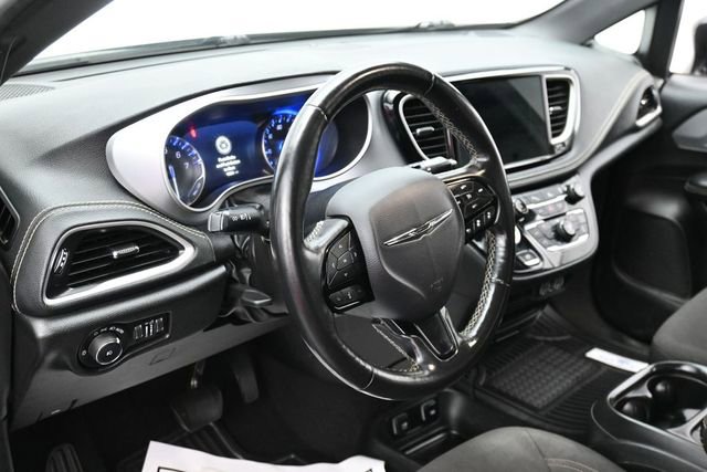 Used 2021 Chrysler Pacifica Touring w/ S Appearance Package FWD image 15