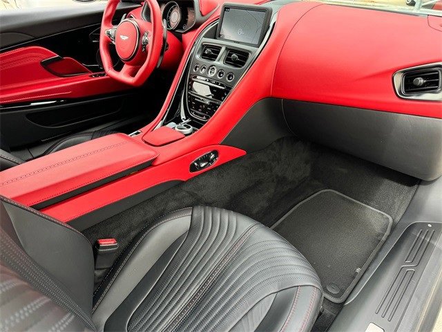 Used 2022 Aston Martin DB11 Coupe image 19