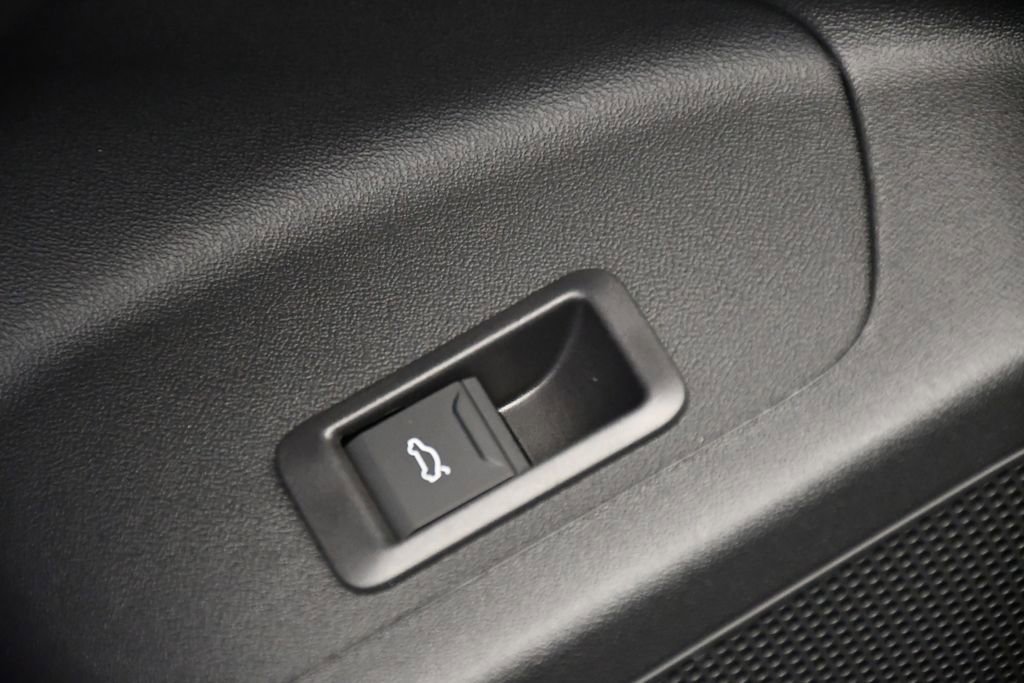 New 2025 Audi Q6 e-tron Premium Plus image 35