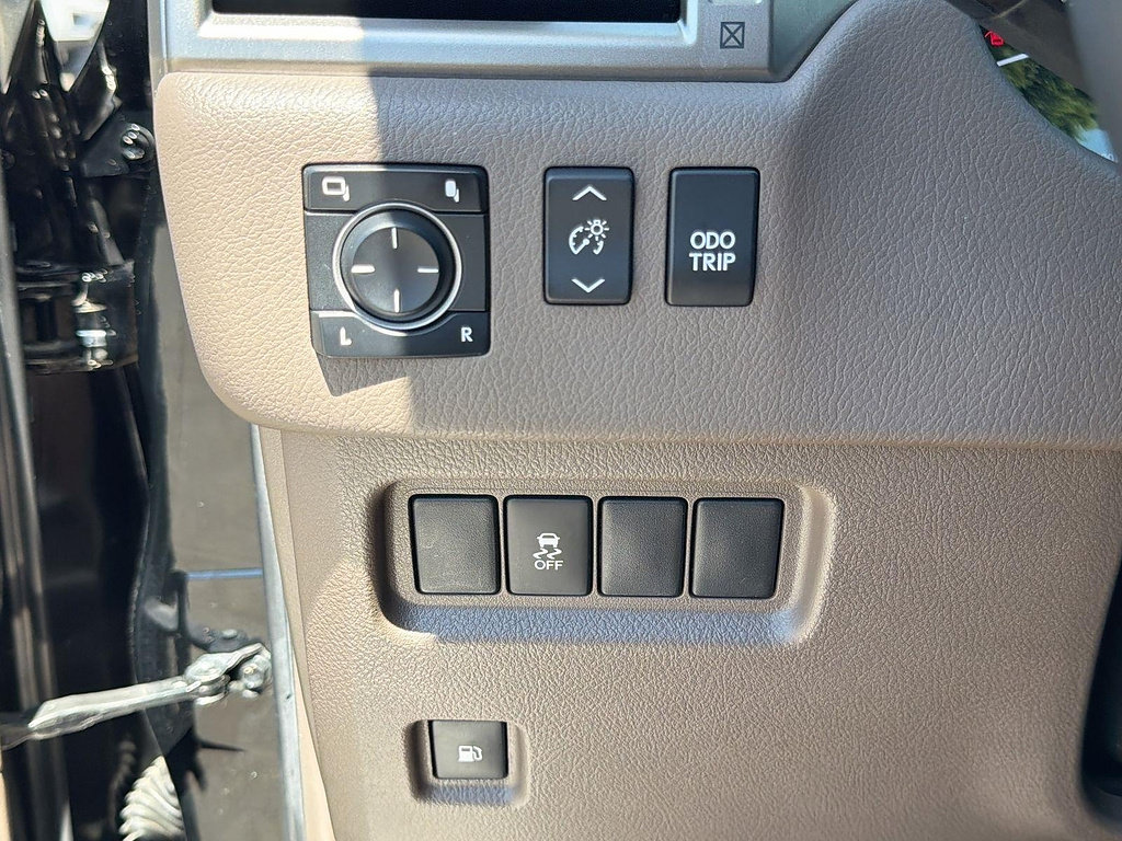 Used 2017 Lexus GX 460 AWD/4WD image 18