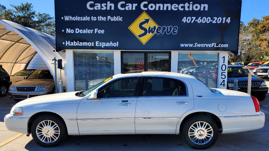 Used 2006 Lincoln Town Car Signature Limited image 9