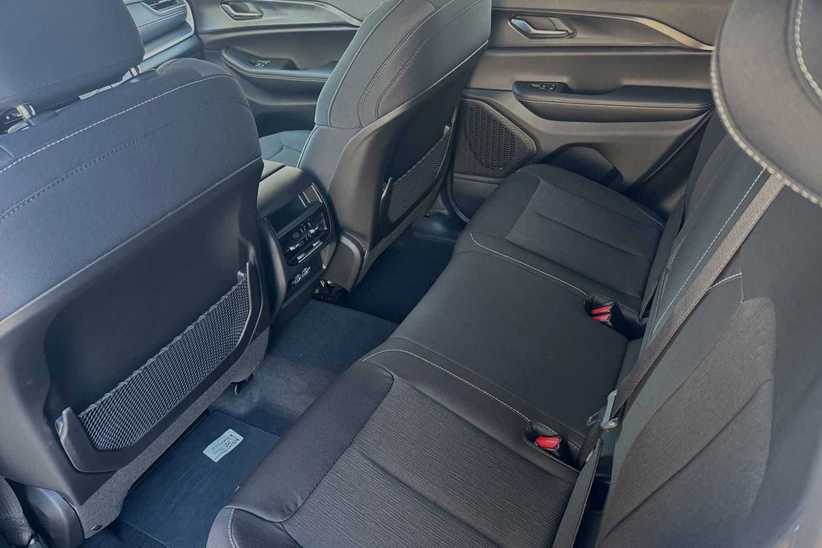 Used 2025 Jeep Grand Cherokee Laredo X image 11