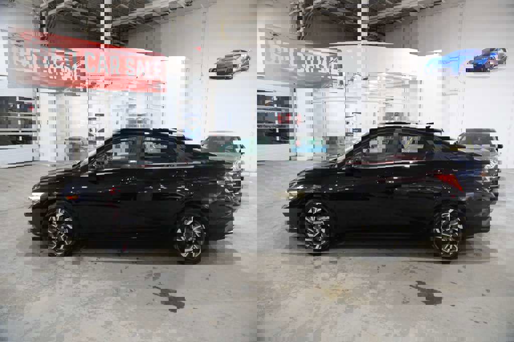 Used 2025 Hyundai Elantra SEL image 6