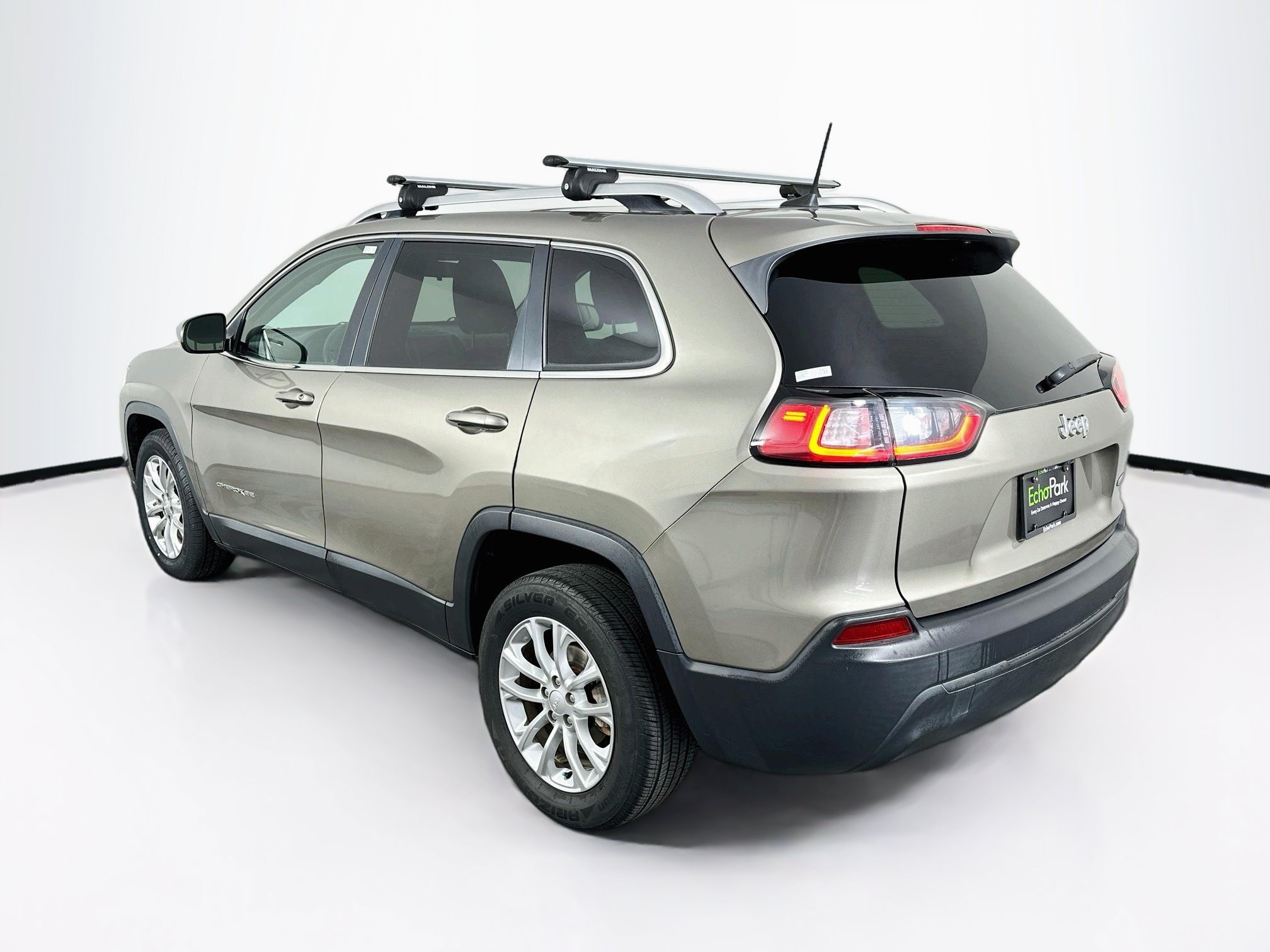 Used 2019 Jeep Cherokee Latitude w/ Popular Appearance Group FWD image 5
