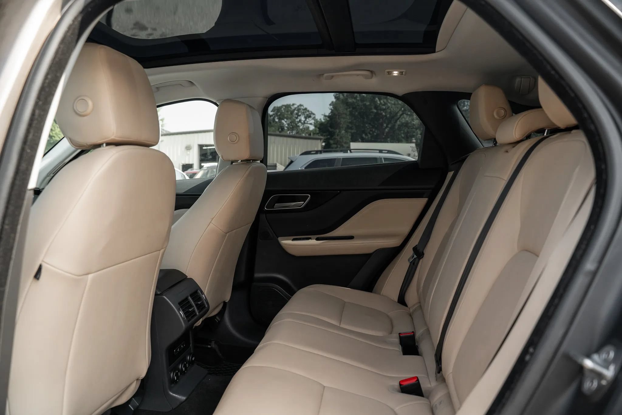 Used 2017 Jaguar F-PACE Premium AWD/4WD image 8
