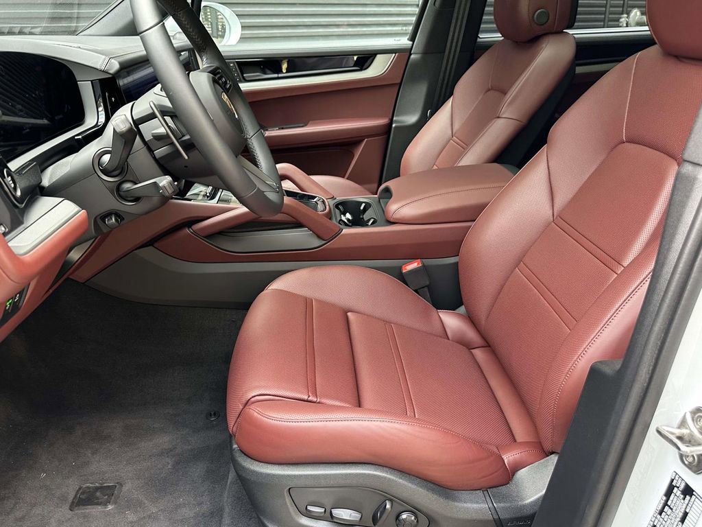 New 2025 Porsche Cayenne S AWD/4WD image 17