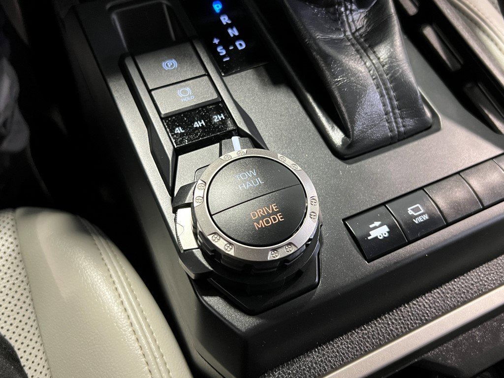 Used 2025 Toyota Tacoma Limited image 43