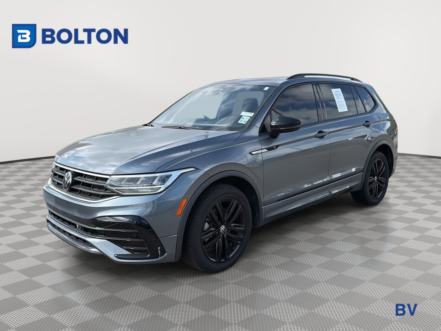 Used 2022 Volkswagen Tiguan SE R-Line image 1