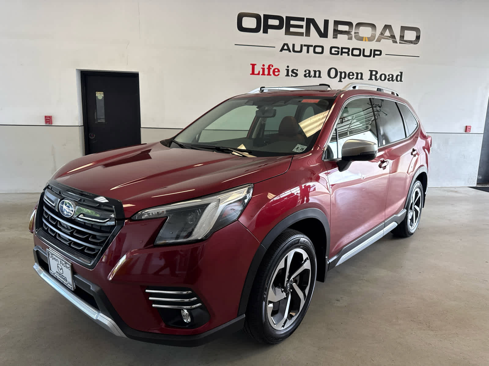Used 2023 Subaru Forester Touring AWD/4WD image 2
