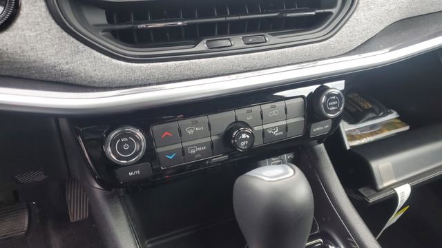 Certified 2024 Jeep Compass Latitude image 16