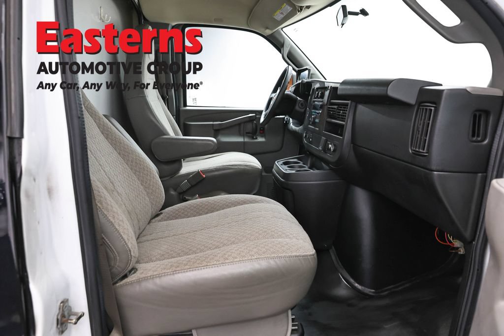 Used 2017 Chevrolet Express 3500 RWD image 19