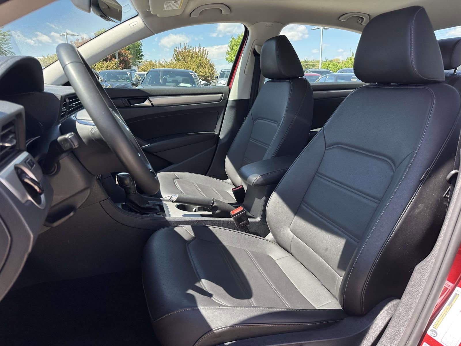 Used 2022 Volkswagen Passat 2.0T SE image 15