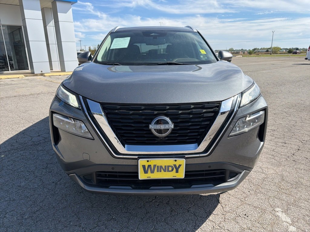 Used 2023 Nissan Rogue SL w/ SL Premium Package image 2