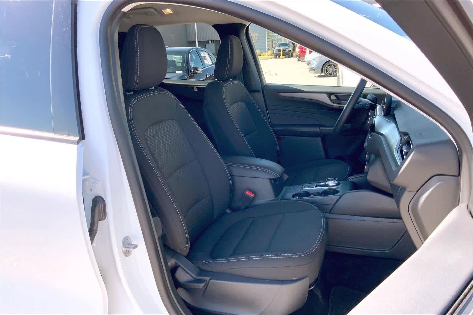 Certified 2025 Ford Escape Active image 9
