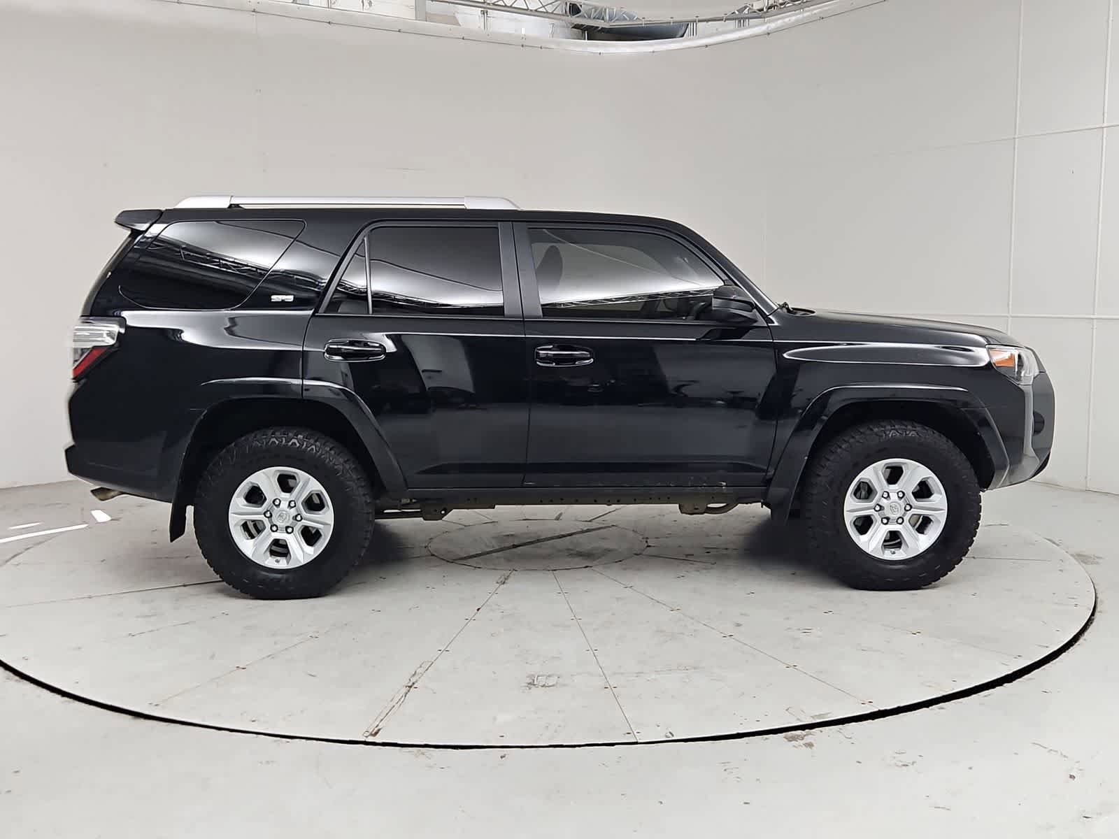 Used 2018 Toyota 4Runner SR5 AWD/4WD image 7