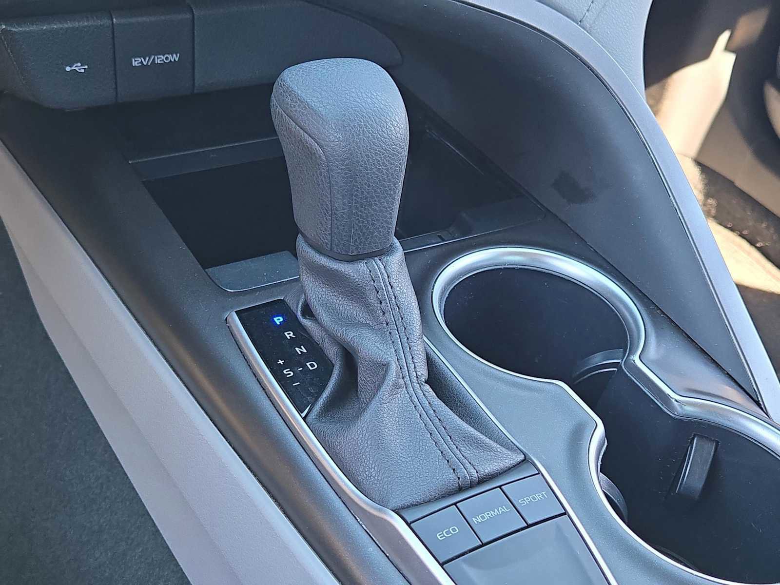 Used 2024 Toyota Camry LE w/ Convenience Package image 28