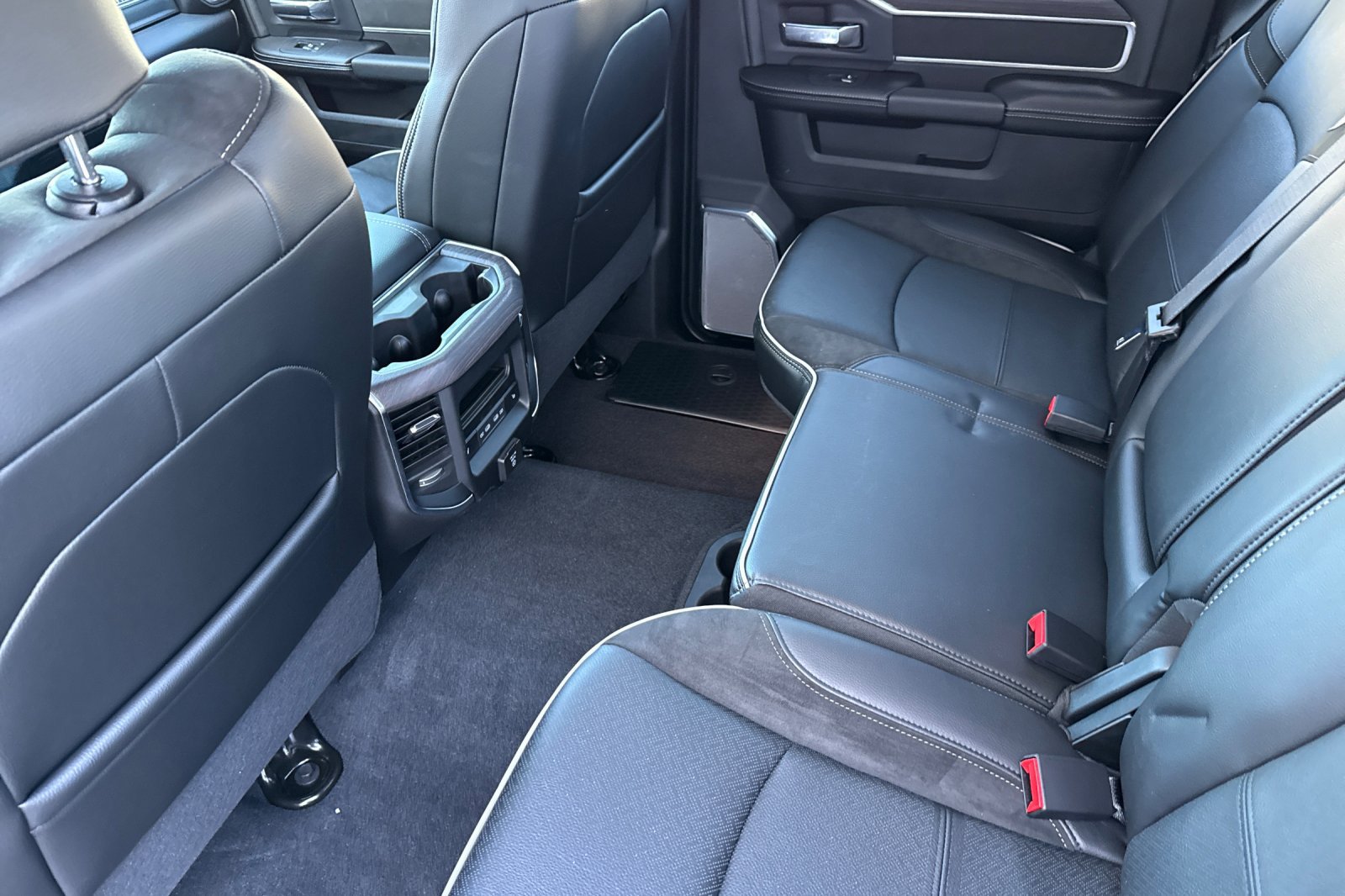 New 2026 RAM 3500 Laramie AWD/4WD image 13