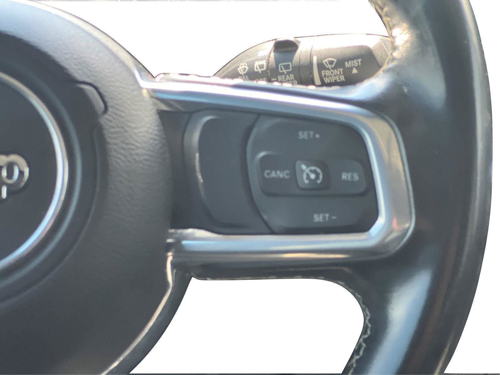 Used 2020 Jeep Wrangler Unlimited Sahara w/ Dual Top Group AWD/4WD image 17
