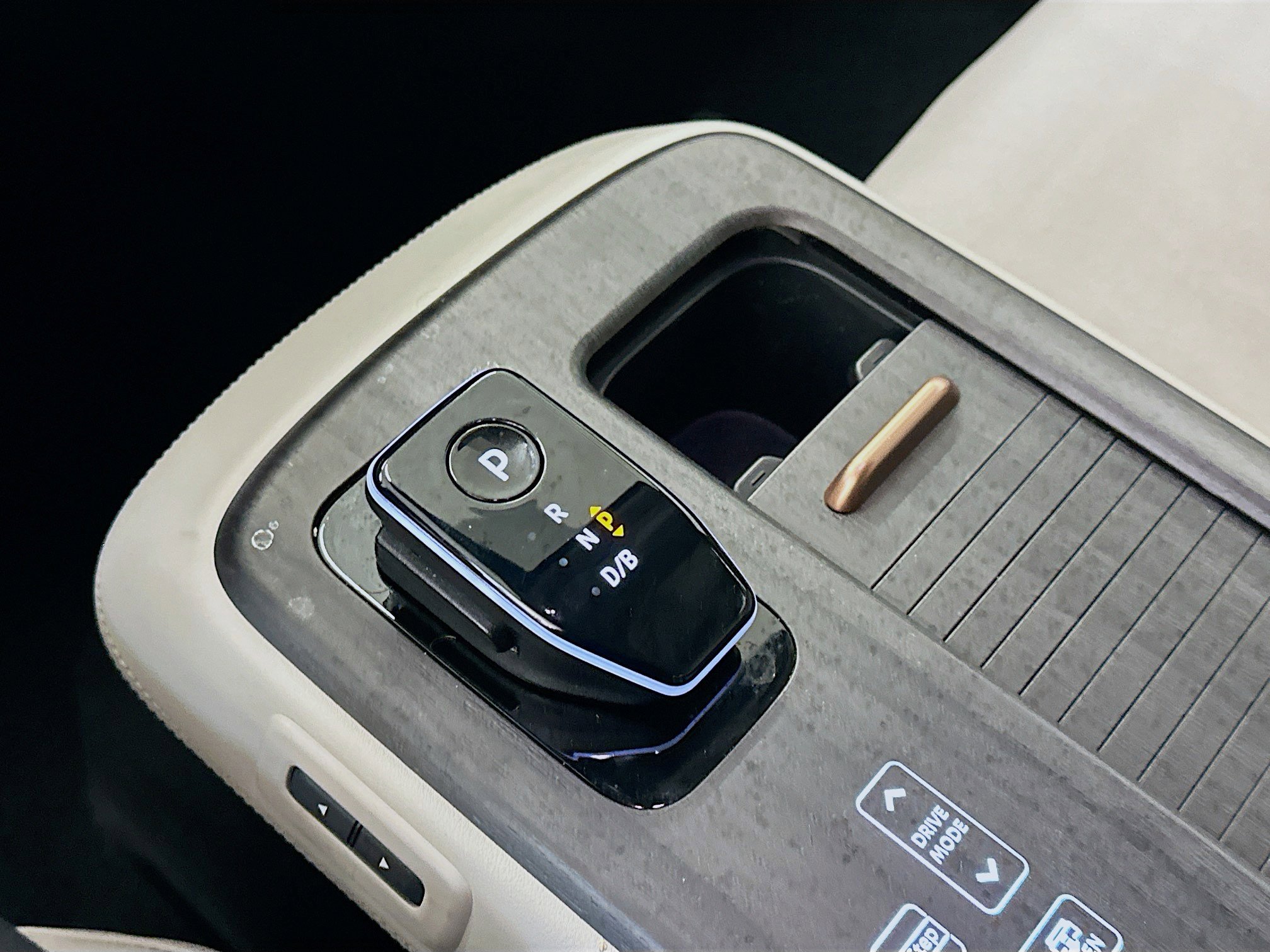 Used 2024 Nissan Ariya AWD image 25