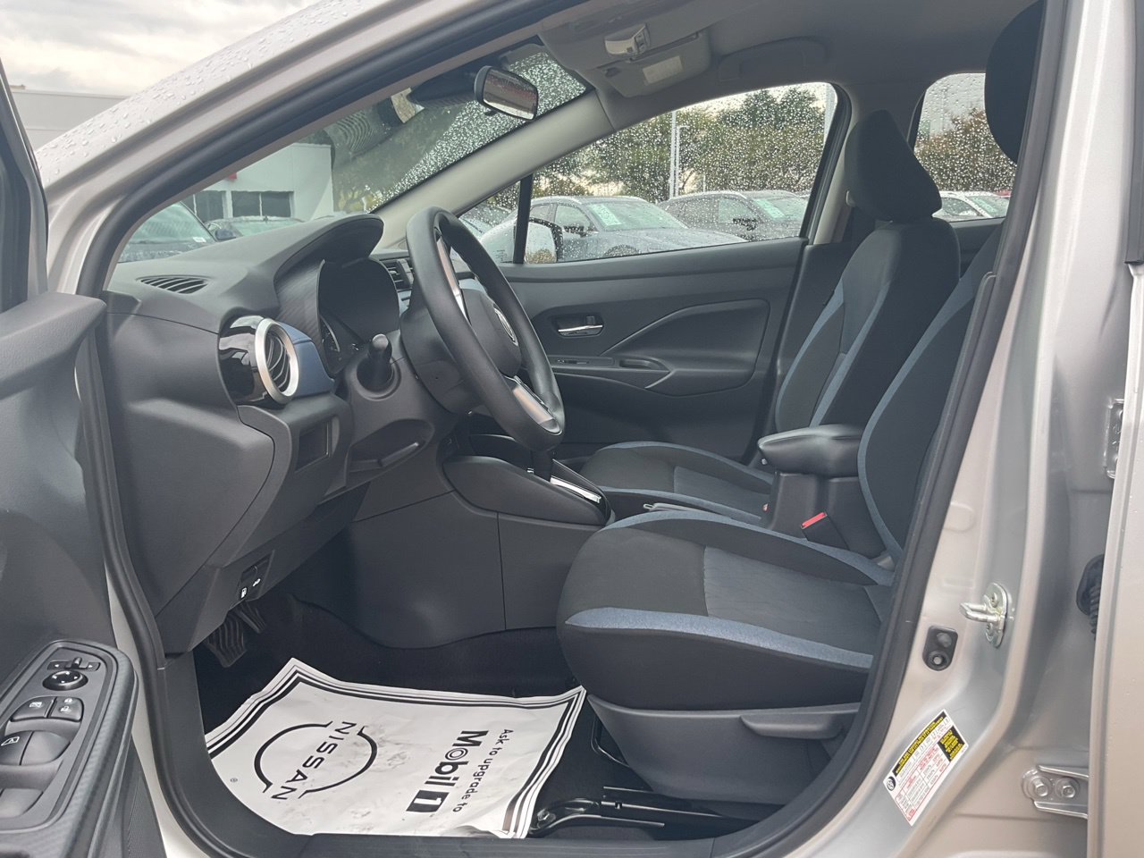 Used 2025 Nissan Versa SV FWD image 8