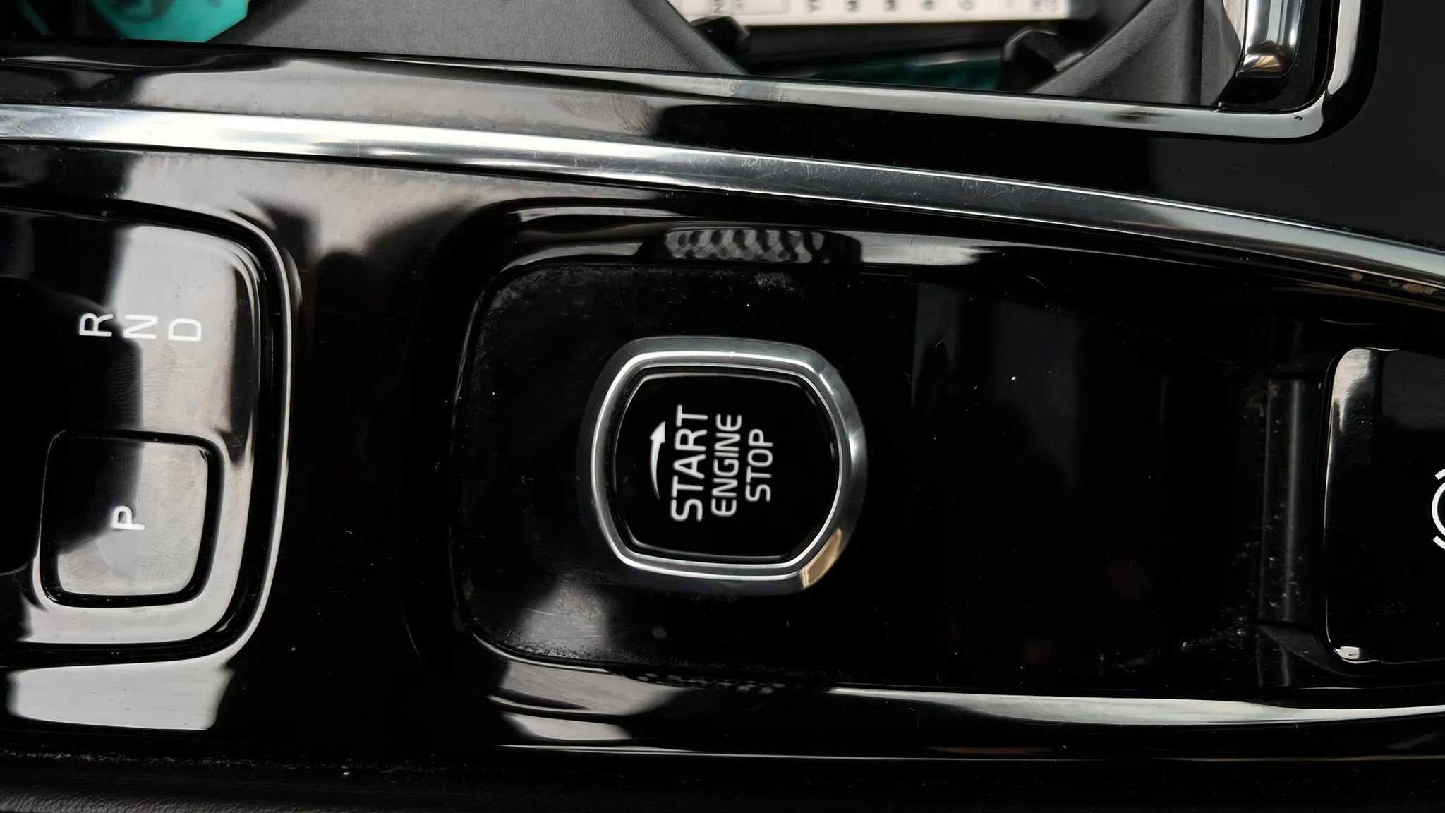 Used 2023 Volvo S60 T8 Plus image 40