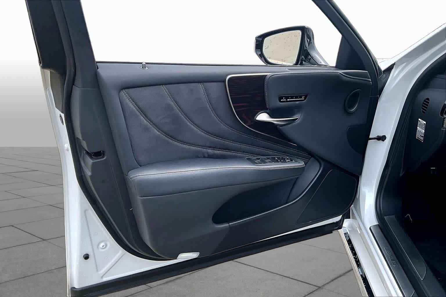 Certified 2024 Lexus LS 500 w/ Interior Upgrade Package RWD image 25