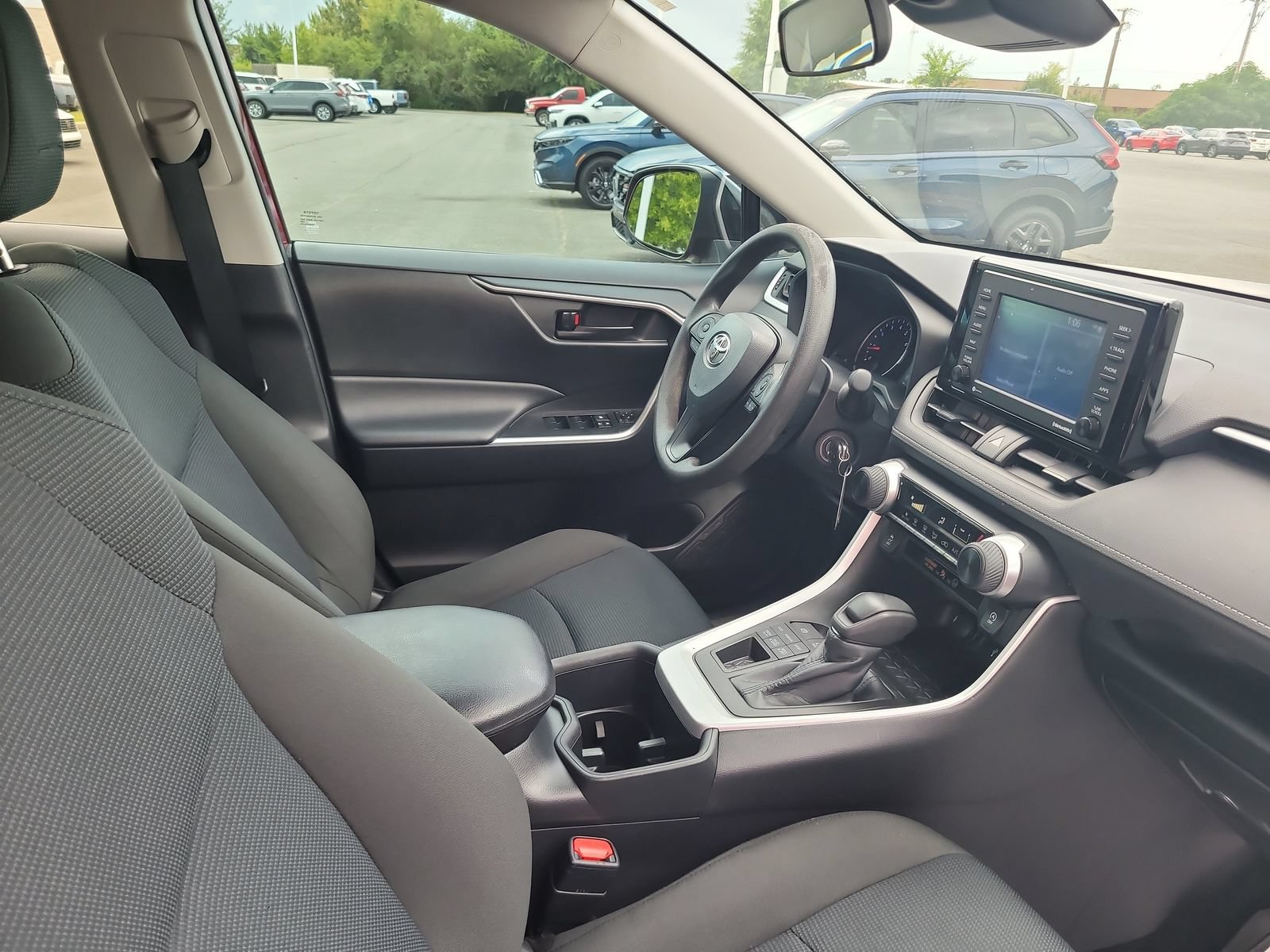 Used 2022 Toyota RAV4 LE AWD/4WD image 26