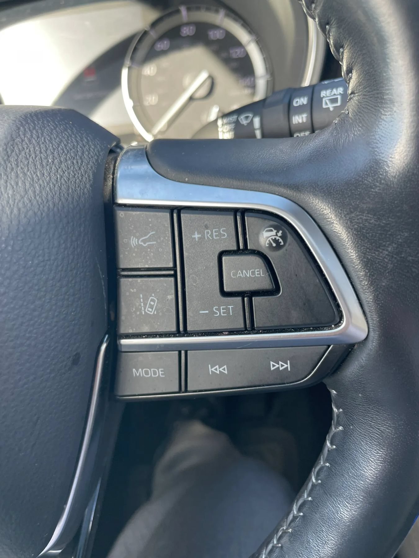 Used 2020 Toyota Highlander Limited FWD image 27
