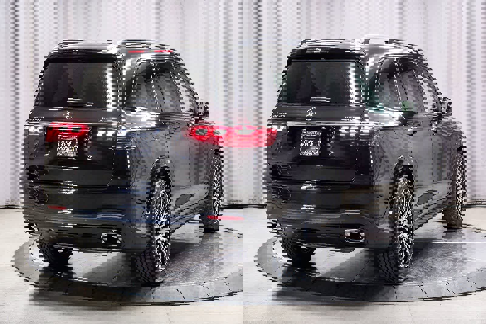 Used 2025 Mercedes-Benz GLS 450 4MATIC image 4