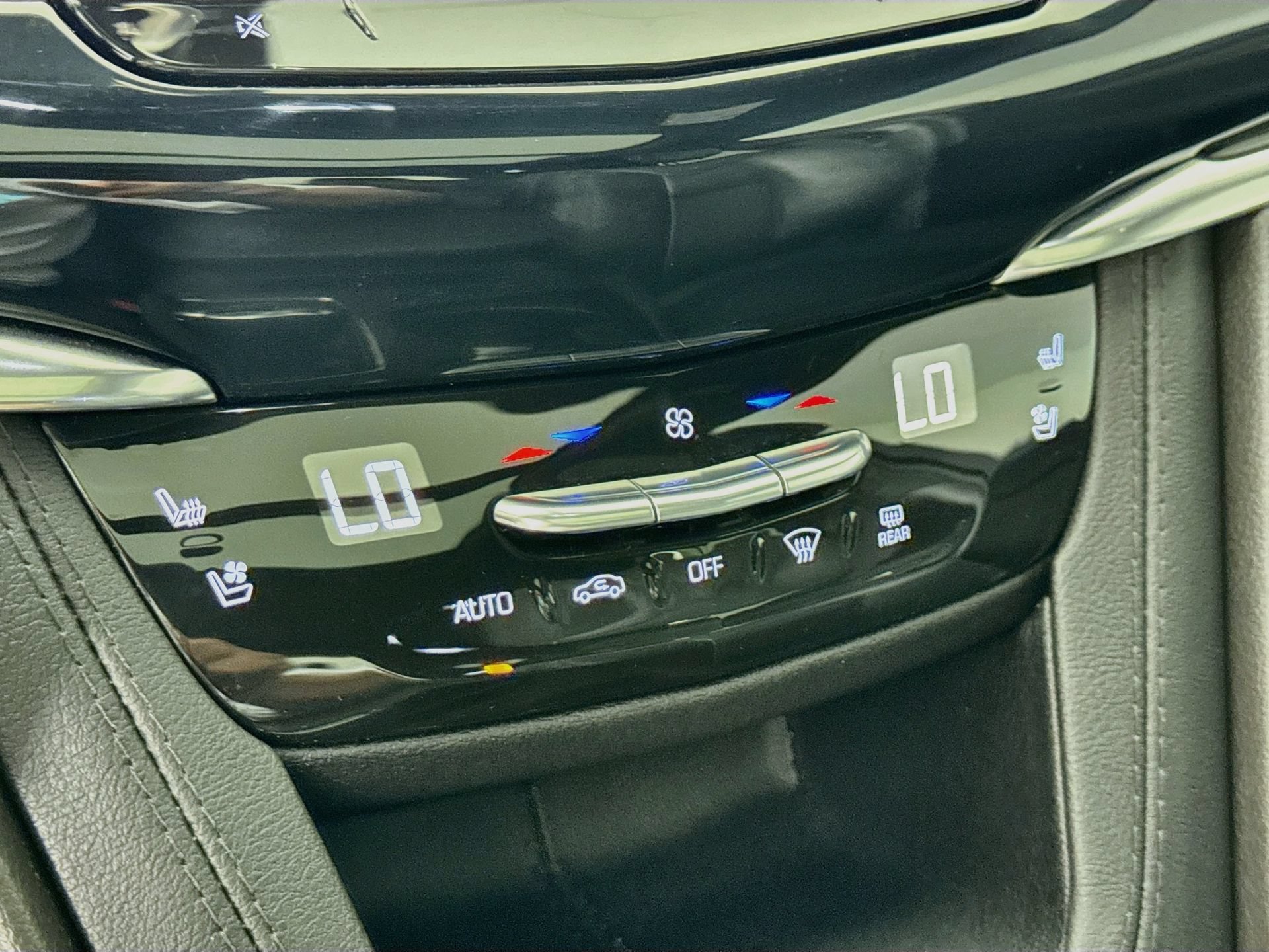 Used 2023 Cadillac XT6 Sport w/ Technology Package AWD/4WD image 17