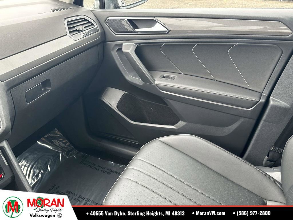 Used 2023 Volkswagen Tiguan SE AWD/4WD image 33